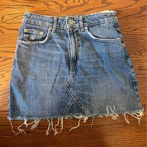 Super cute ruffled denim skirt